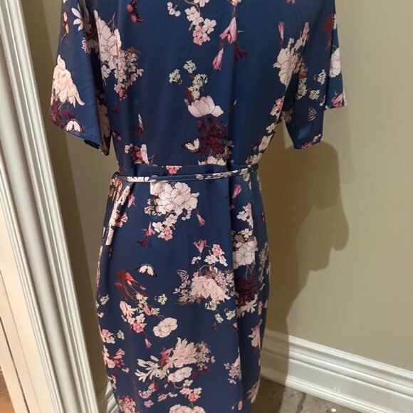 Luna Wrap Dress - Picture 3 of 6